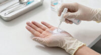 This spray-on powder can stop life-threatening bleeding in 1 second